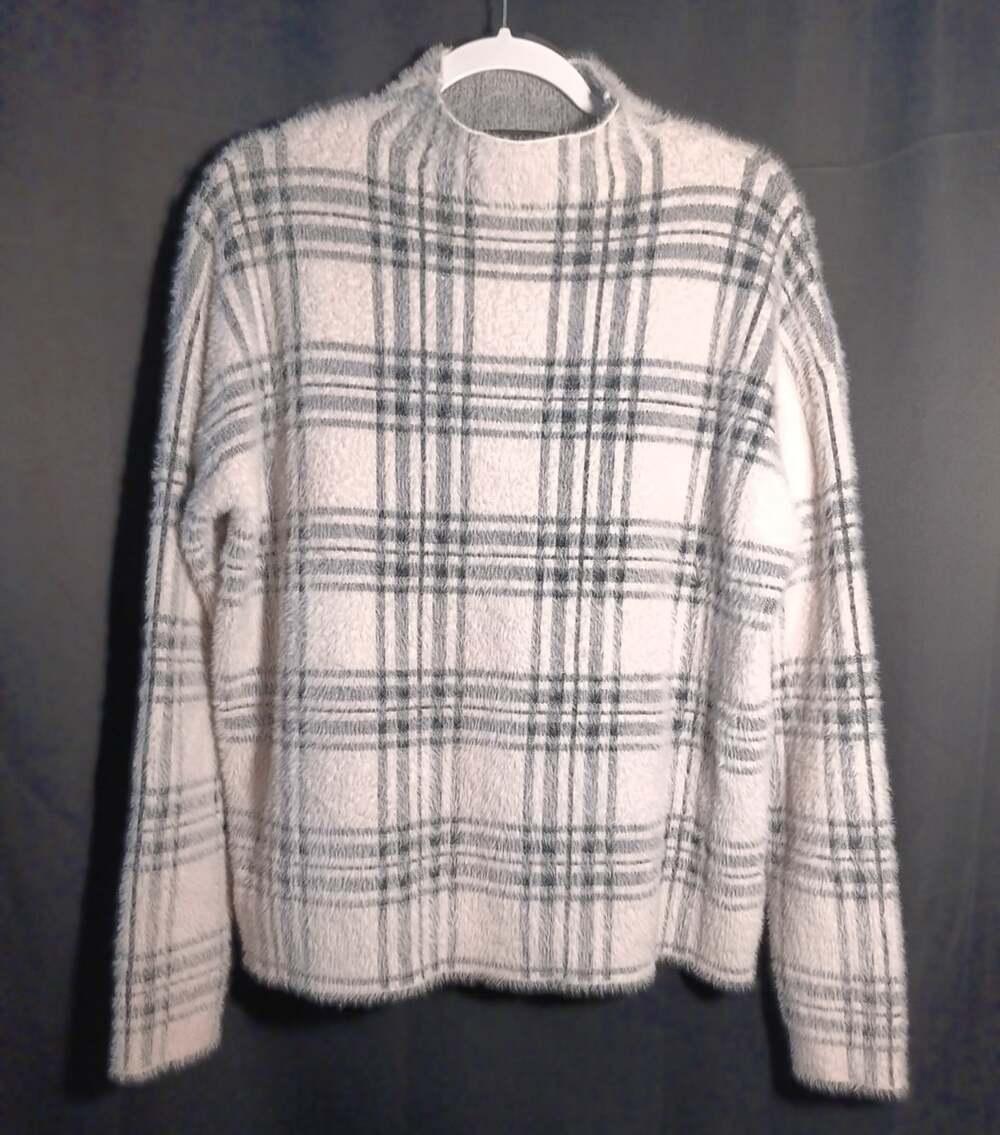 Tahari Mock Neck Fuzzy Light Pink Gray Plaid Large Sweater